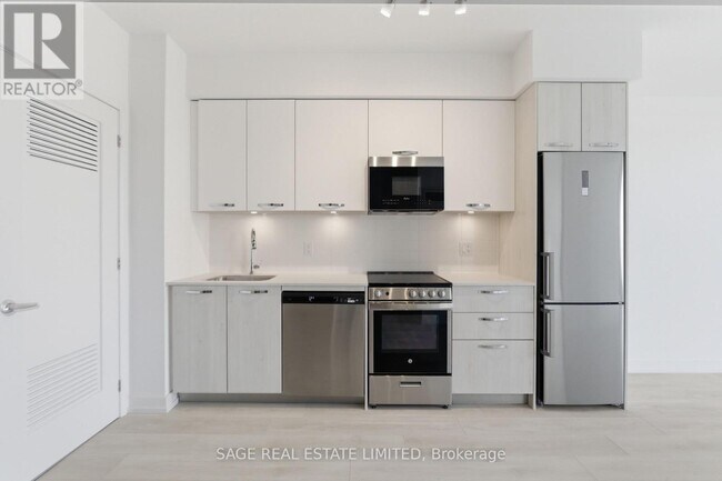 Photo - 75 James St S Unit 1404