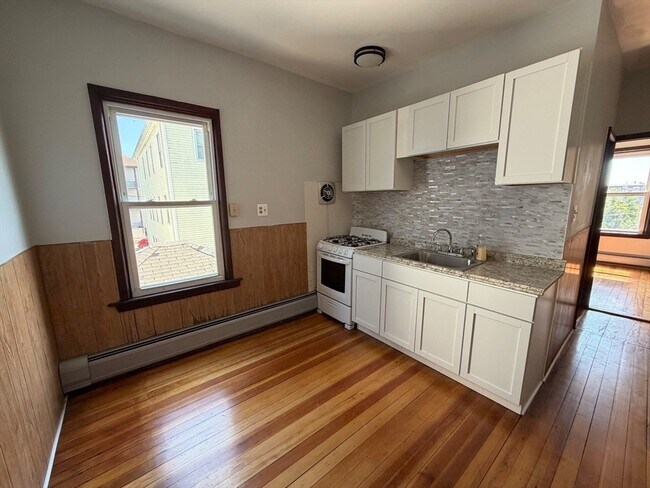 869 Brock Ave Unidad 2S