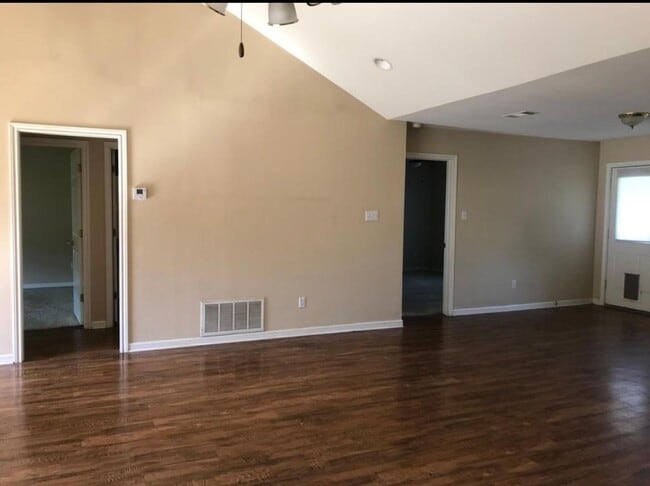Photo - 527 N Avenue Y