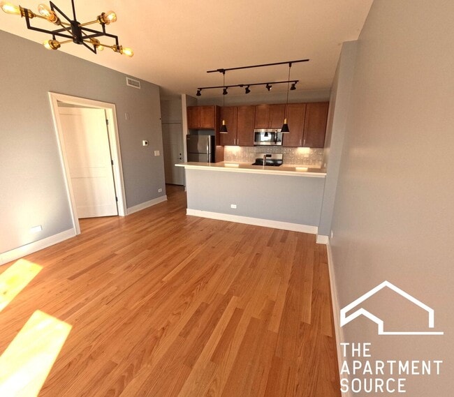 Building Photo - 2740 N Spaulding Ave Unit 604