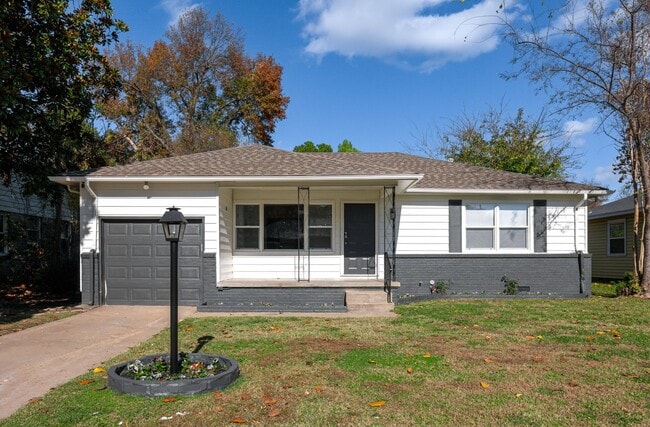 Building Photo - 3BR/1BA Home with W/D Hookups + Holiday Move-In Special $250 !!