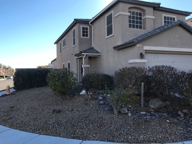 5 Bedroom House! Great Room living space d... - 5 Bedroom House! Great Room living space d...