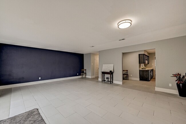 Building Photo - 13194 Trail Hollow Dr