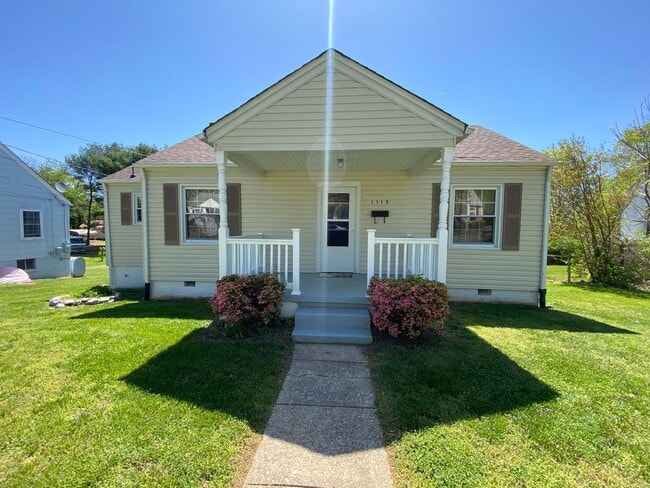 Building Photo - Beautiful 2 bed 1 bath in the heart of Alt...