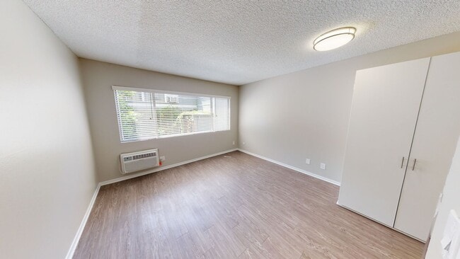 Photo - Wilshire Regency Apts.