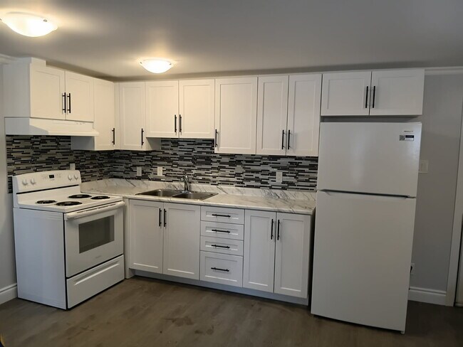 Building Photo - 4059-4059 45 Unit 2