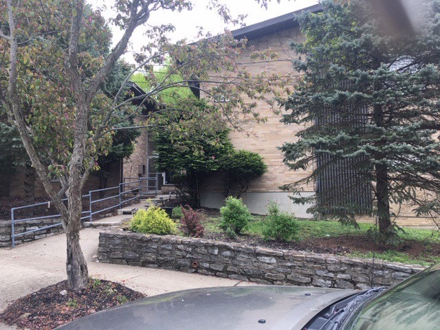 Landscaping Front of Building - 3581 Amberacres Dr Unit Apt 4