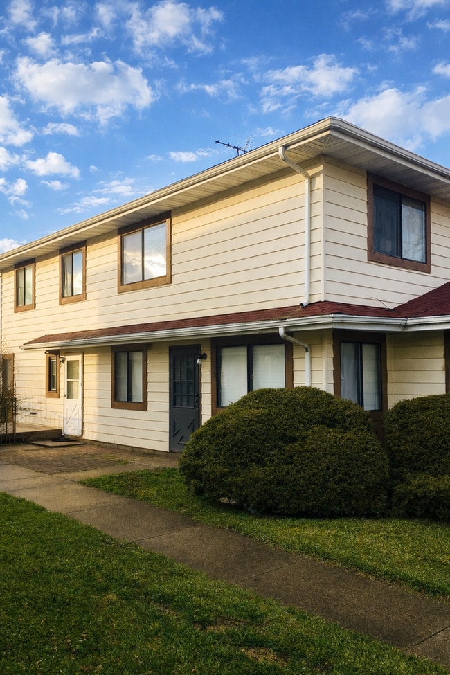 Building Photo - 6883 Fillmore Dr Unit 1