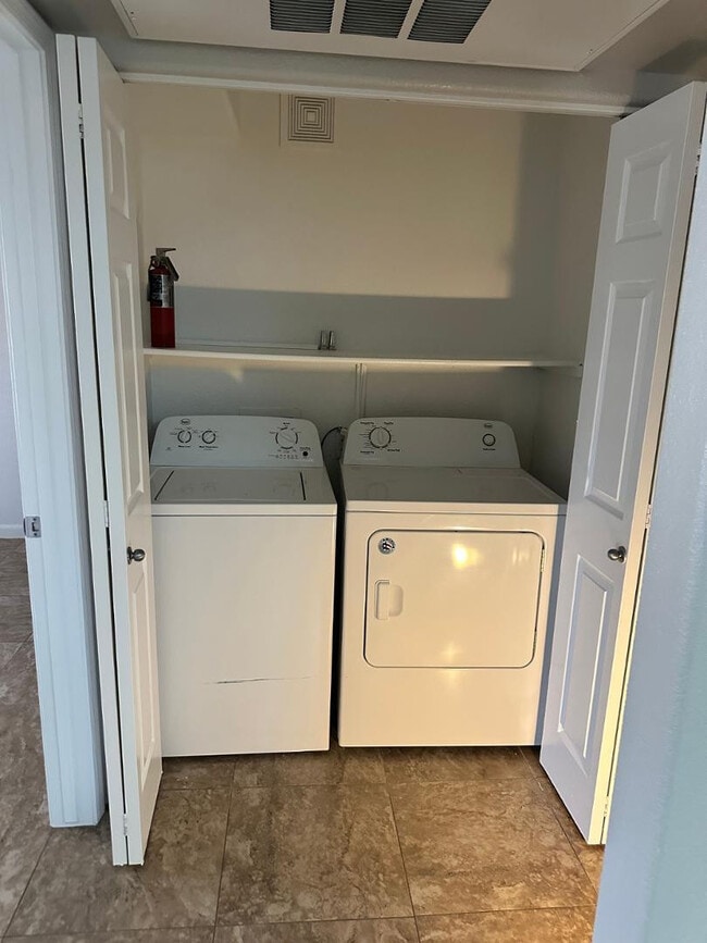 Photo - 1295 N Ash St