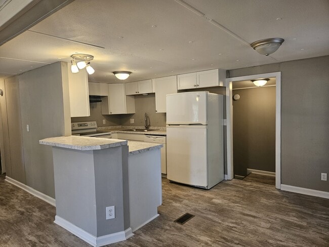 Photo - 3252 Colham Ferry Rd