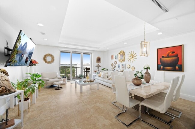 Photo - 5701 Collins Ave Unidad PH01