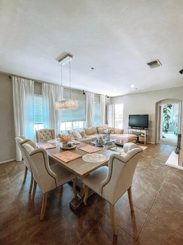 Building Photo - 2740 Bellezza Dr