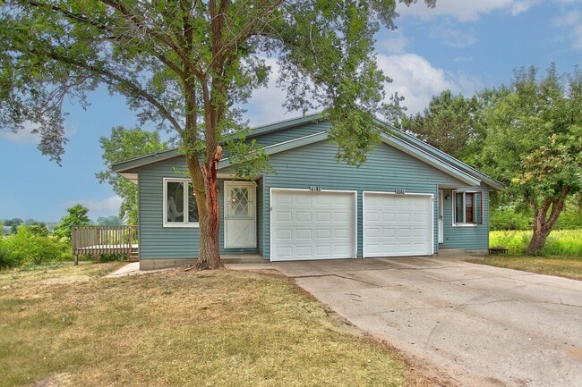 Building Photo - Private & Cozy Duplex In Prime Holland Loc... Unit 5916 Rental