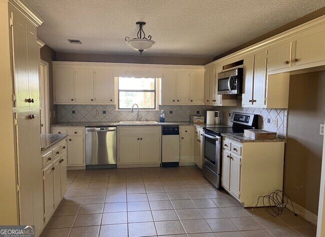 Photo - 6050 Millwood Rd