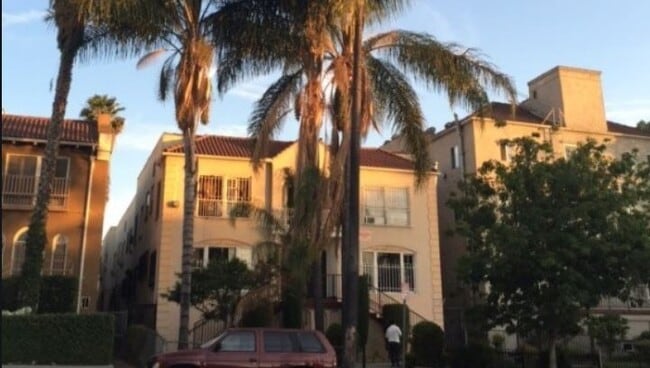 Vista de calle - 4156 Rosewood Ave Unidad 9