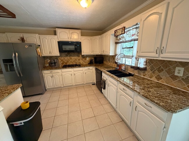 Photo - Room in House on Lilburn Stone Mountain Rd
