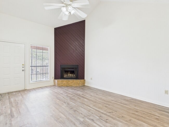 Photo - 1802 Woodsman Dr