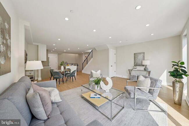 Photo - 2134 Wisconsin Ave NW Unidad 5