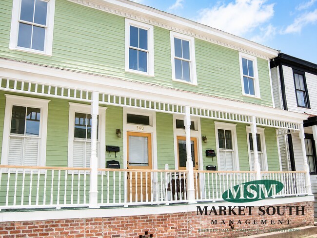 Building Photo - DOWNTOWN/SCAD RENOVATED APARTMENT