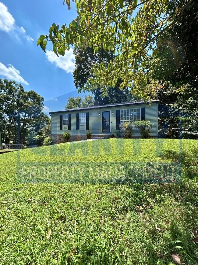 Building Photo - 2218 Cloverleaf Cir SE
