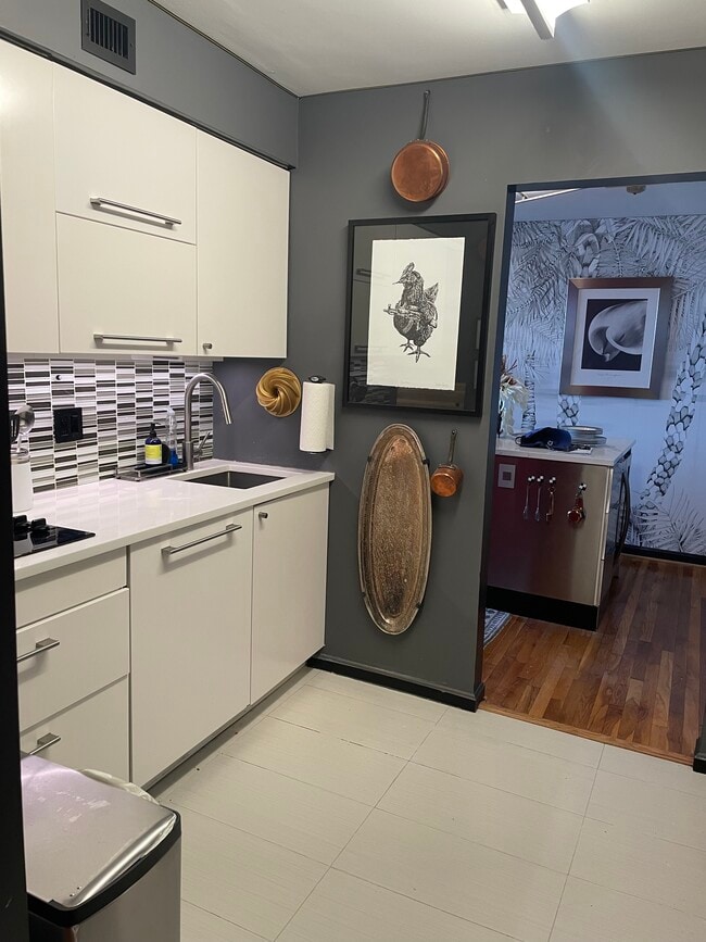 Photo - 1101 Saint Paul St Unidad 1502