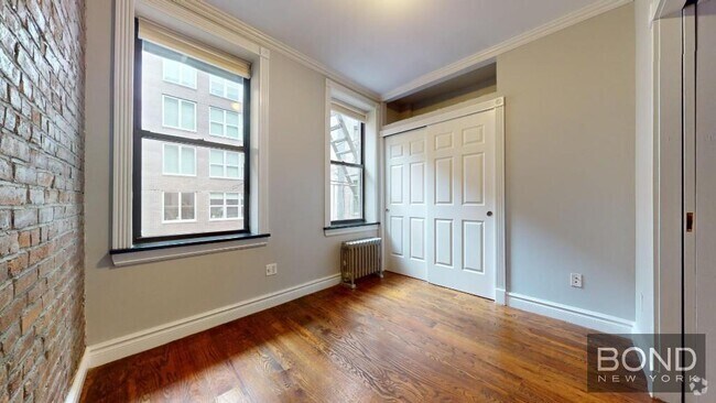 Building Photo - 382 E 10th St Unit 2B Rental