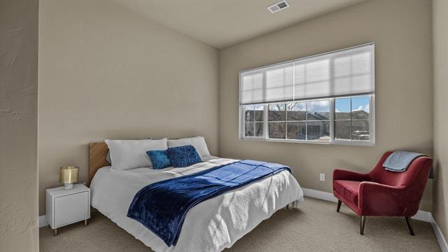 Photo - 1870 Wellington Ave