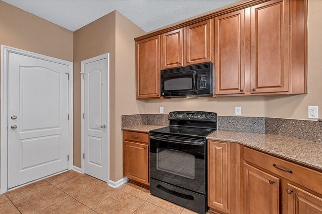 Photo - ***TWO WEEKS FREE*** Stylish 3BR Townhome with Garage & Walk-In Closet