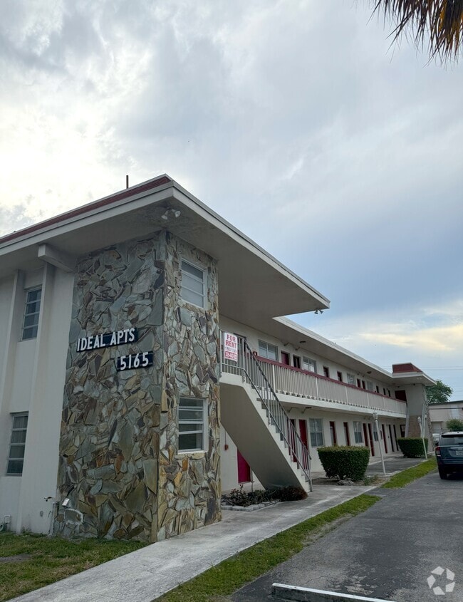Building Photo - 5165 W Flagler St Rental