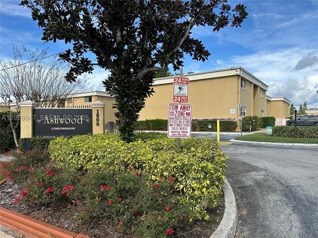 Photo - 1000 Lake of the Woods Blvd Unit E204