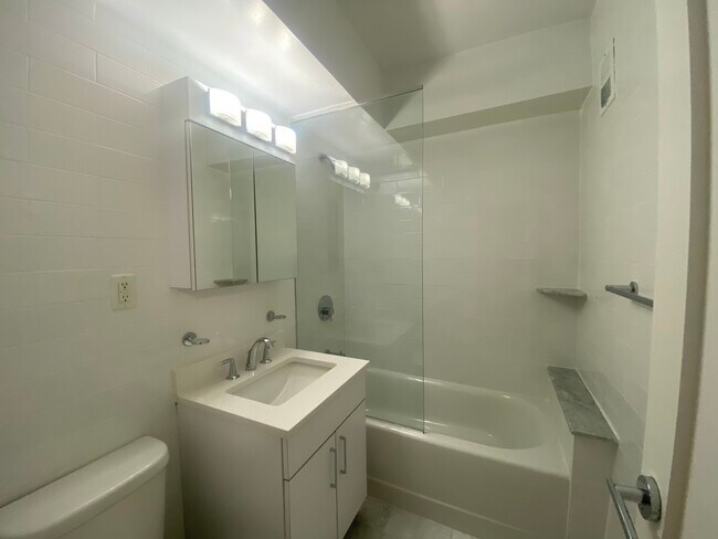 Photo - 162 E 63rd St Unit 14