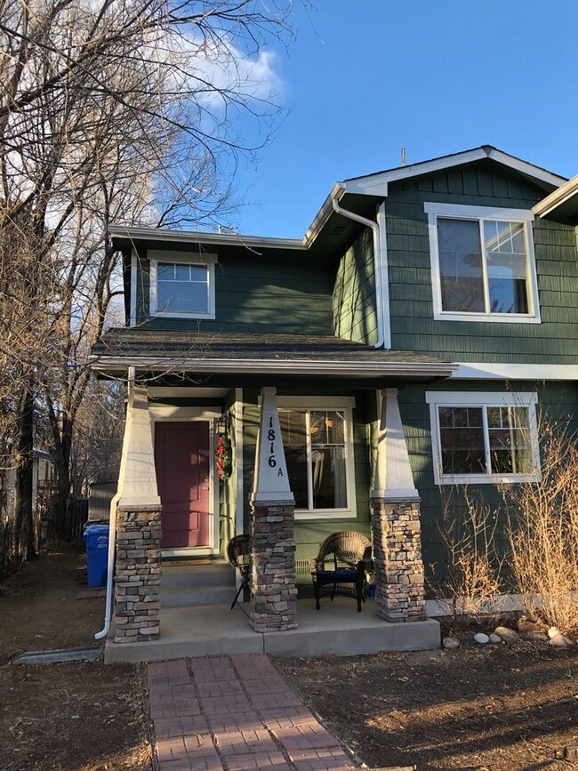 Building Photo - Charming 2br 1.5ba Two Level Condo in Dist... Unit A