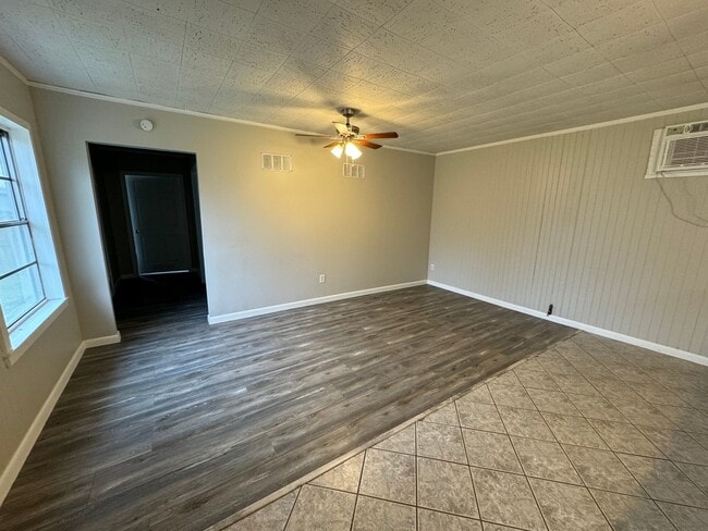 Photo - ALL UTILITIES INCLUDED - 2 Bedroom/ 1 Bath Home Unit 540 Searcy Street