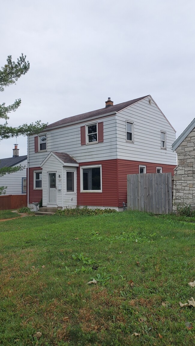 Photo - 911 W Morgan Ave