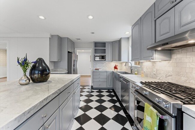 Photo - 6158 Burgoyne Rd