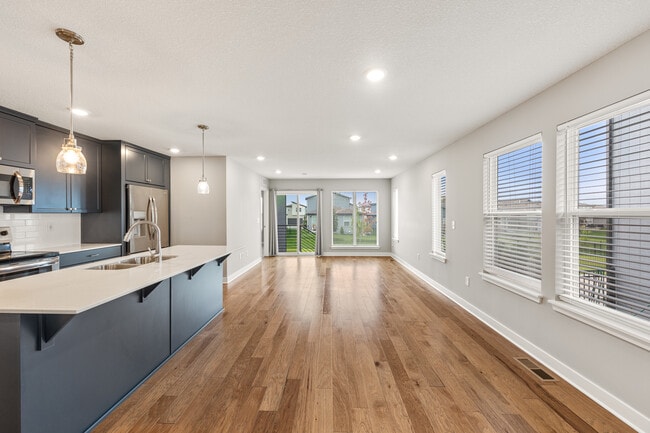 Comedor y sala de estar - 13305 W 180th St