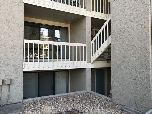 Photo - Spacious 1 bedroom apartment for rent at t... Unit 3027