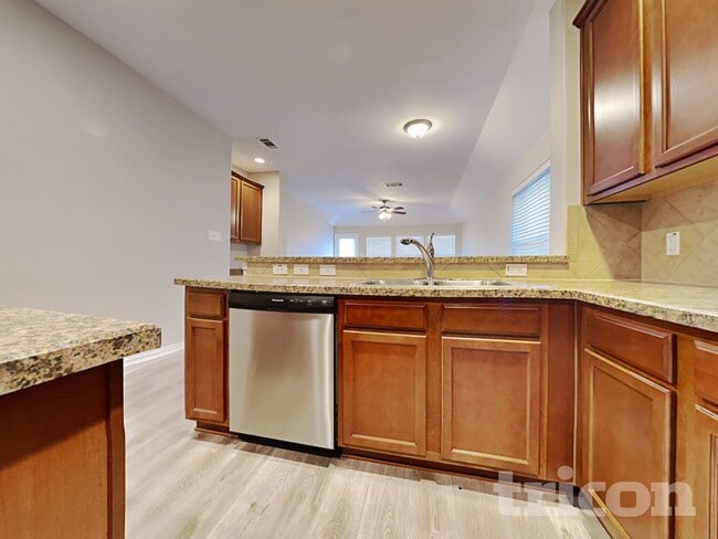 Photo - 2413 Castle Creek Dr