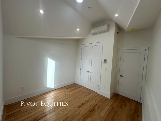 2434 E 2nd St Unit 3