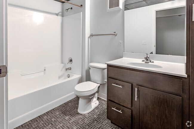 1BR, 1BA - 559SF - Bathroom