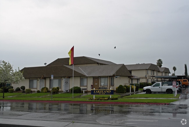 Lakeland Apartments