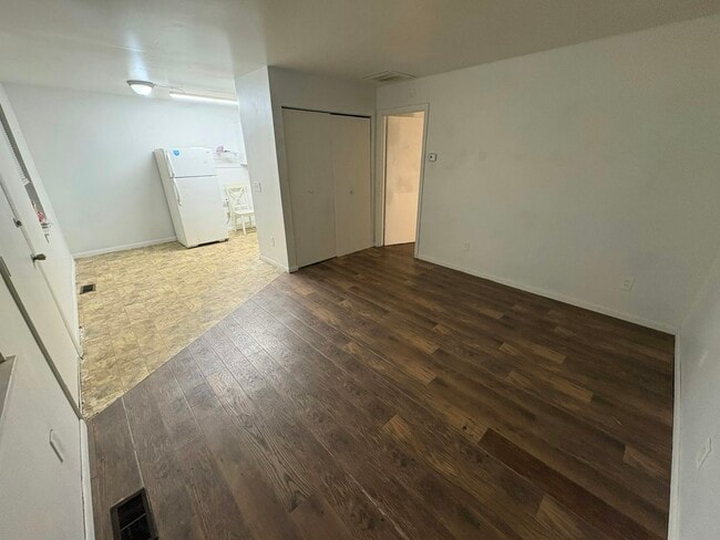 Building Photo - 2529 W Riverview Ave Unit C Rental