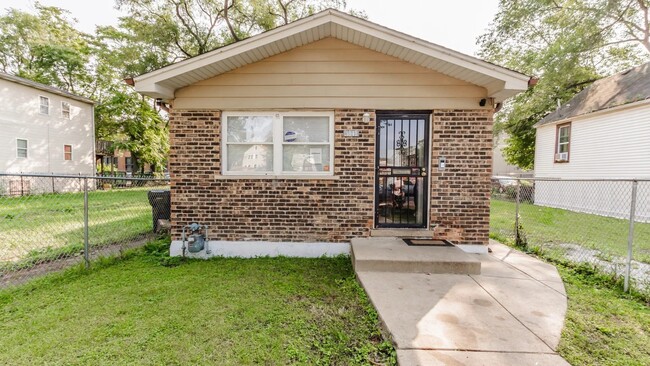 Building Photo - 5141 S Carpenter St Rental