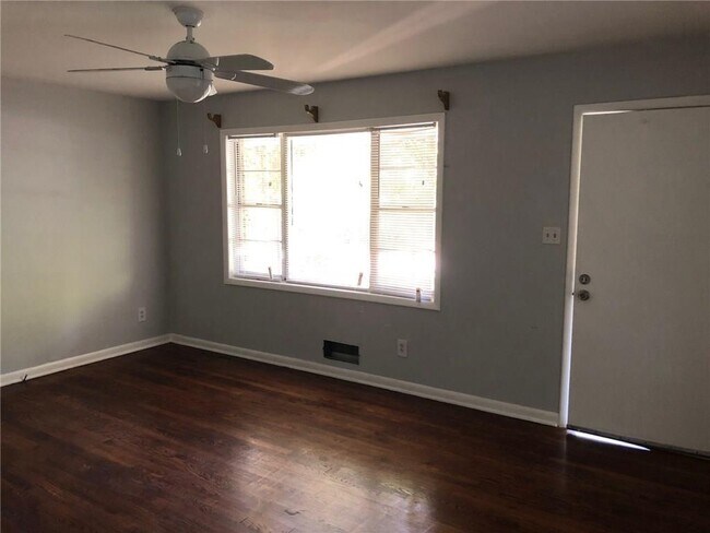 Photo - 1257 Woodland Ave NE