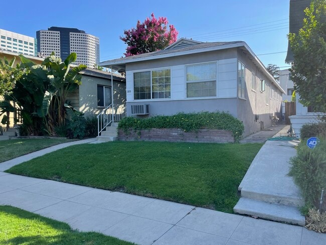 Building Photo - 309 N Hollywood Way Unit #3