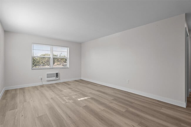 1150 E Sample Rd Unit 202
