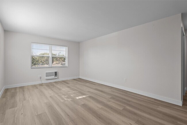 Photo - 1150 E Sample Rd Unidad 202