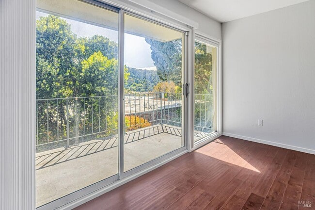 Photo - 363 Eden Roc Dr