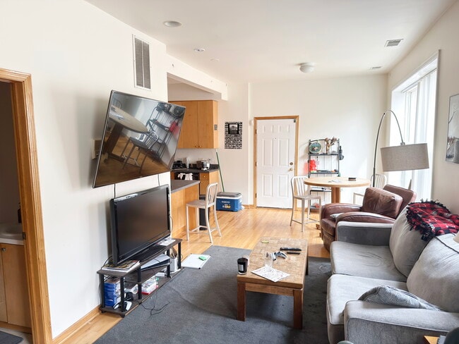 Photo - 1446 N Leavitt St Unit 2