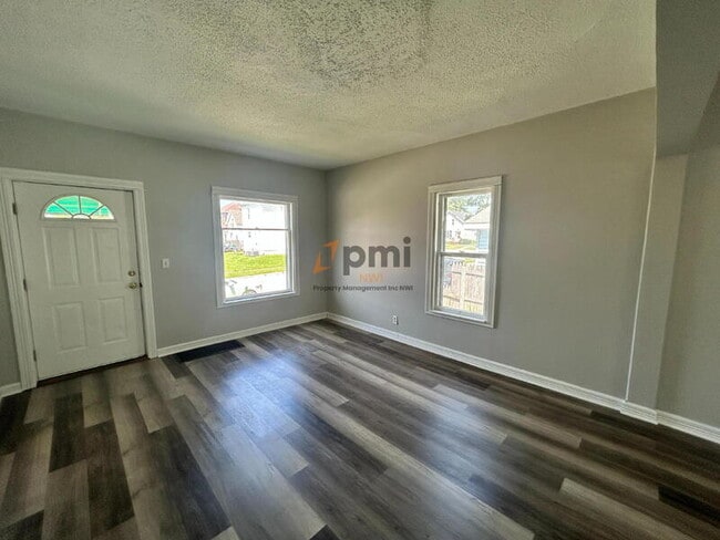 Photo - 906 2nd St
